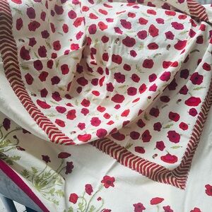 NWOT! French Cotton Poppies Table Cloth